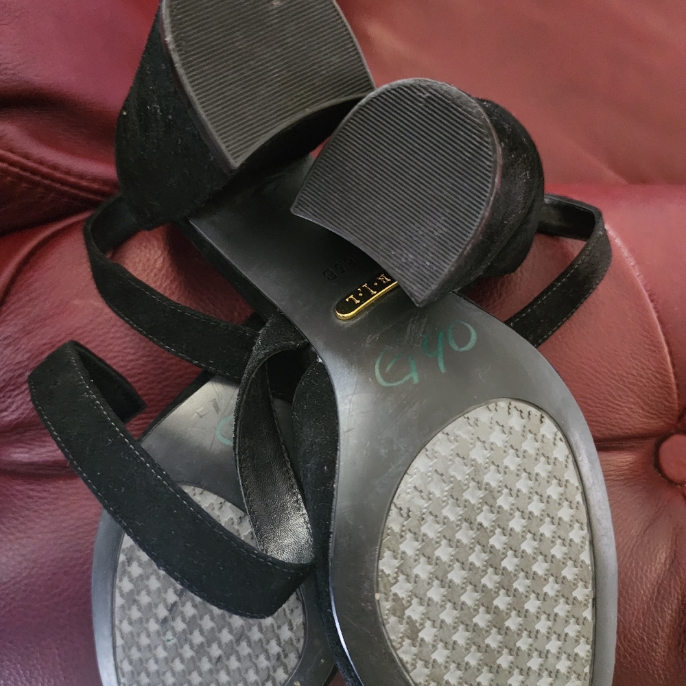 Ralph Lauren RLL Velvet Heels 🖤✨️ - Picture 4 of 5